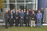 Teilnehmer des internationalen JEDI ACE-Auftakttreffens in Bremen: Gerhard Pauly (Fraunhofer IFAM), Francisco Diaz González (Universitat Rovira i Virgili), Nadine Rehfeld (Fraunhofer IFAM), Pablo Perez-Illana (Europäische Kommission), Walter Dörhage (Bremer Senat), Benoit Berton (Dassault Aviation), Volkmar Stenzel (Fraunhofer IFAM), Taro Tanaka und Atsuhiko Sakabe (beide Fuji Heavy Industries Aerospace Company), Hirotaka Sakaue und Takashi Atobe (beide Japan Aerospace Exploration Agency), Stefan Sell (Fraunhofer IFAM), Airán Ródenas Segui und Miquel Traveria (beide Universitat Rovira i Virgili); (von links nach rechts).