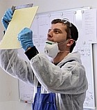 Die Weiterbildung befähigt die Teilnehmer geeignete Ausgangsmaterialien zur Erfüllung von Produktanforderungen zu ermitteln.