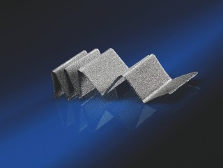 Neuartige Schaumelektroden mit einem Faltdesign für Superkondensatoren. 