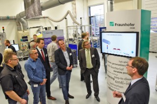 Einweihung des neuen Zentrums für Inline-Oberflächenvorbehandlung am Fraunhofer IFAM in Bremen.