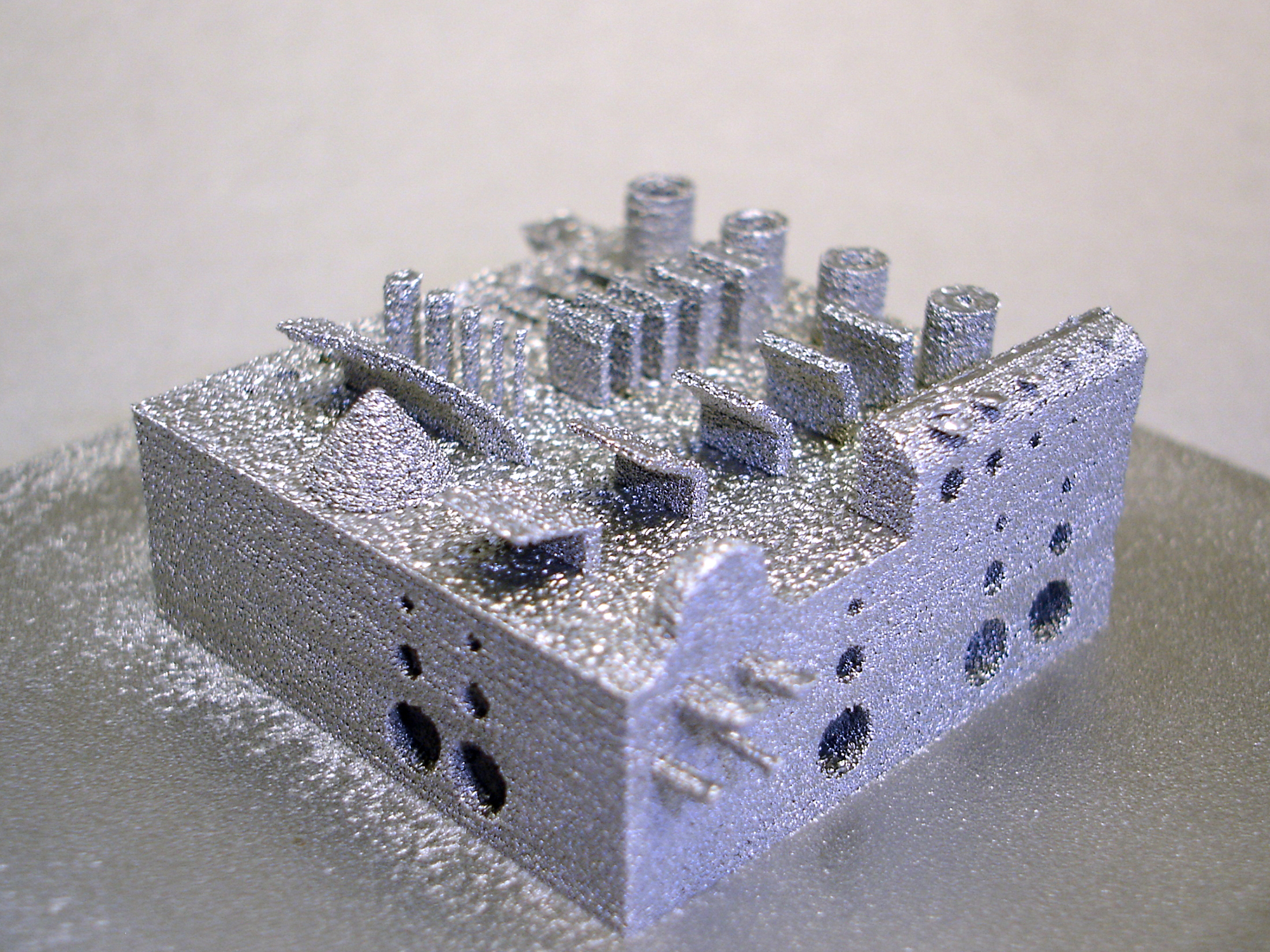 Demonstratorbauteil aus Eisenpulver, gefertigt durch Selektives Elektronenstrahlschmelzen (Design aus Agent-3D)
