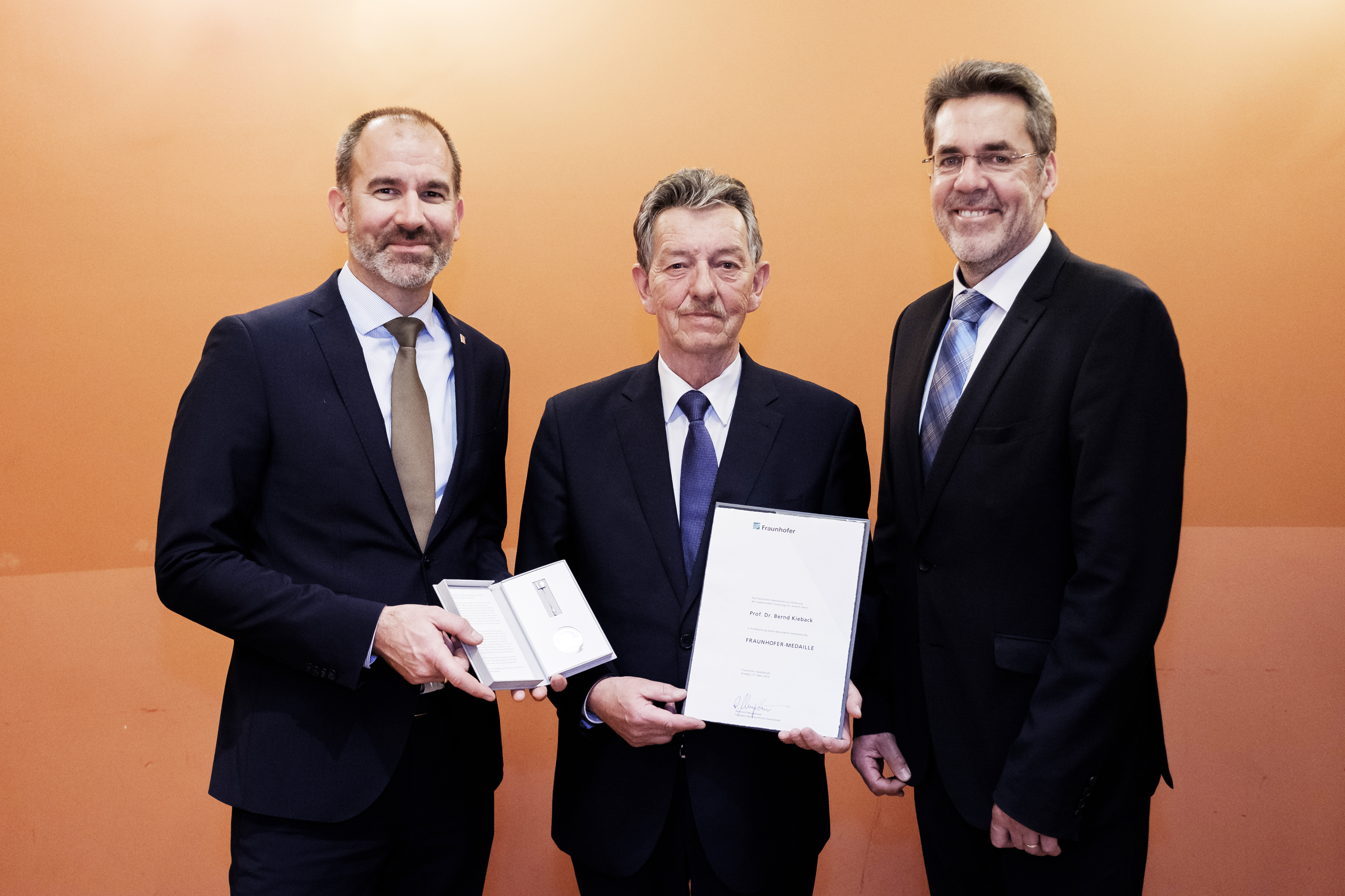 Verleihung der Fraunhofer-Medaille an Prof. Kieback Verleihung der Fraunhofer-Medaille an Prof. Kieback