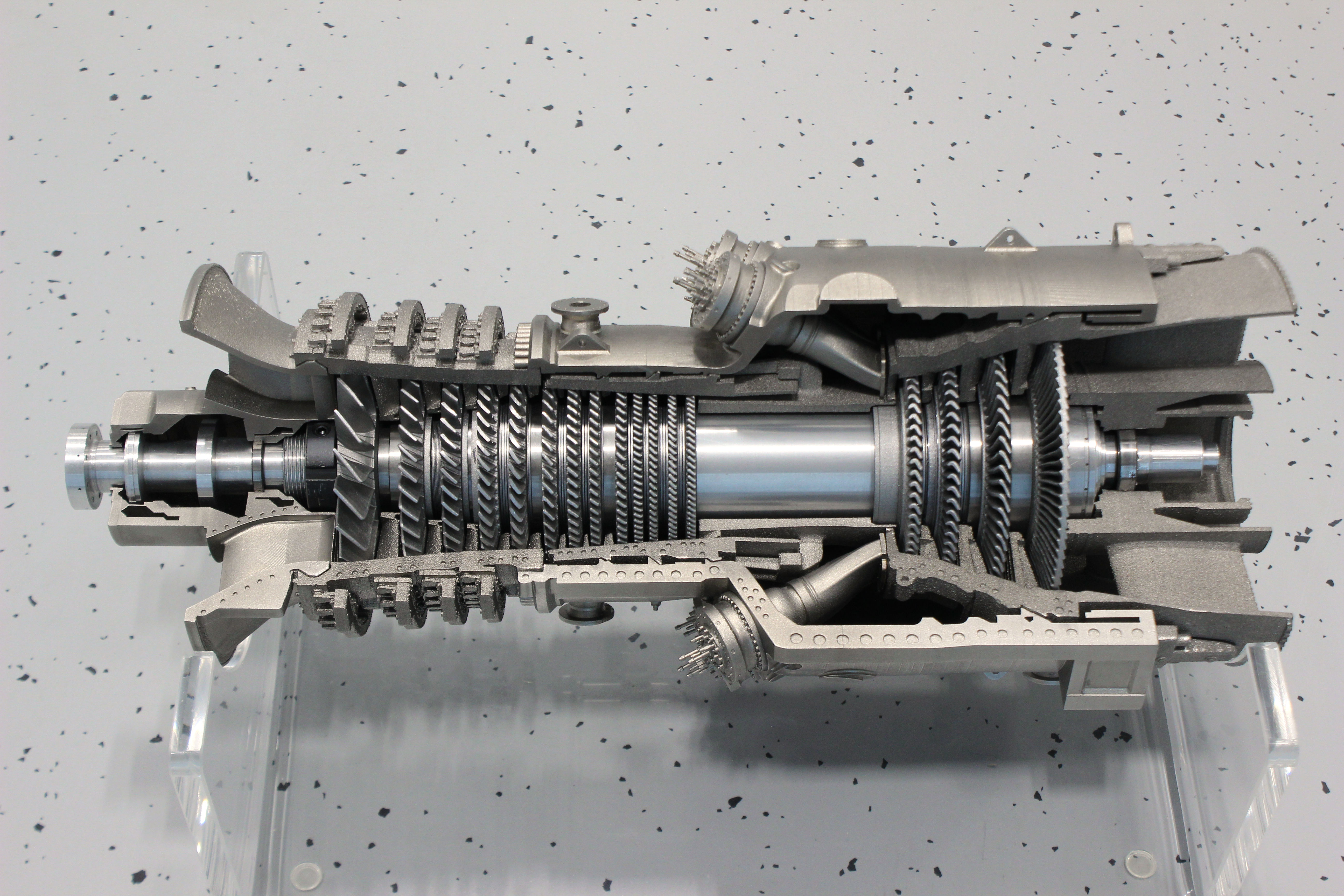 Skaliertes Modell einer Gasturbine zur Stromerzeugung; komplett mit additiven Verfahren hergestellt.