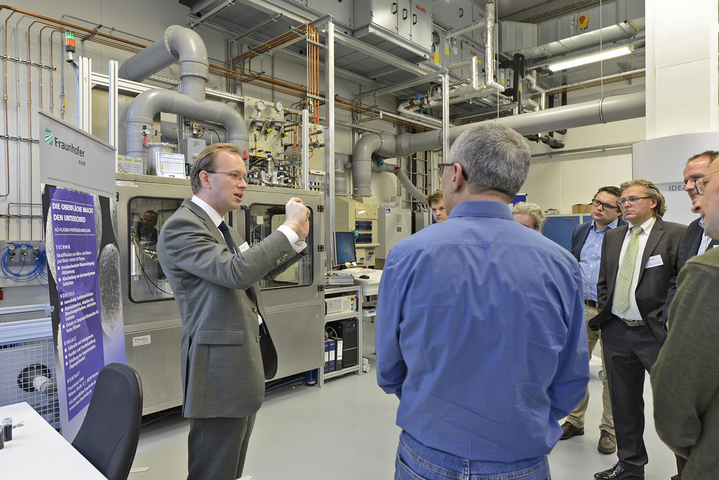 Einweihung des neuen Zentrums für Inline-Oberflächenvorbehandlung am Fraunhofer IFAM in Bremen.