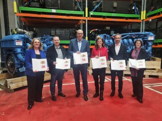 Özlem Ünsal, Senatorin für Bau, Mobilität und Stadtentwicklung der Freien und Hansestadt Bremen; Ronald Ditte, Vorsitzender Betriebsrat DB FZI Werk Bremen; Bürgermeister Dr. Andreas Bovenschulte, Präsident des Senats der Freien Hansestadt Bremen; Dr. Daniela Gerd tom Markotten, DB-Vorständin für Digitalisierung und Technik; Nico Petersen, Geschäftsführer Produktion bei der DB Fahrzeuginstandhaltung; Staatsrätin Maike Frese, Die Senatorin für Wirtschaft, Häfen und Transformation