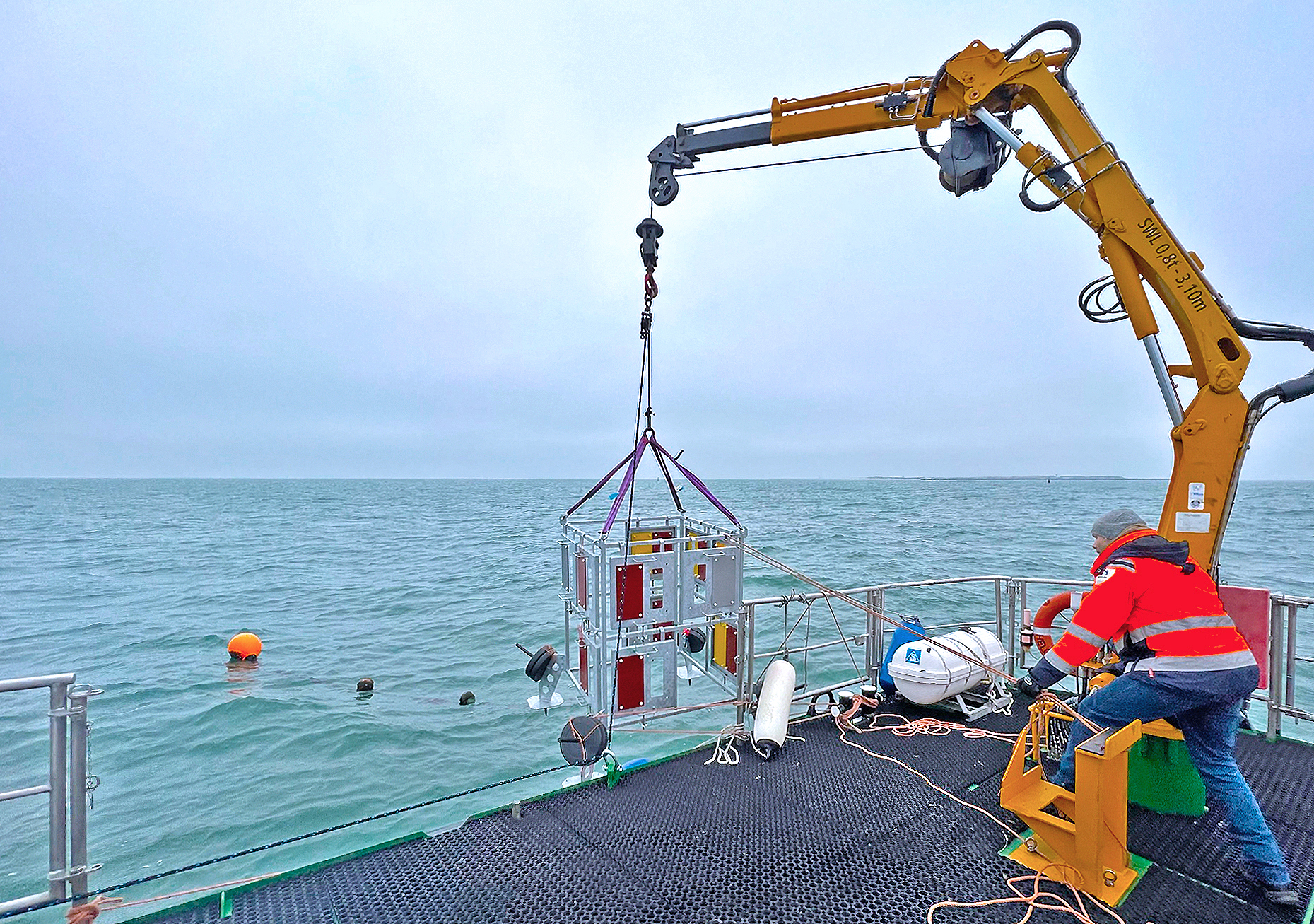 Ausbringung des Unterwasser-Landers vor der Insel Helgoland Ausbringung des Unterwasser-Landers vor der Insel Helgoland