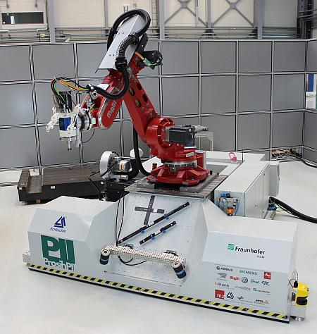 Bearbeitungsroboter auf mobiler Plattform für Präzisionsanforderungen des Flugzeugbaus.