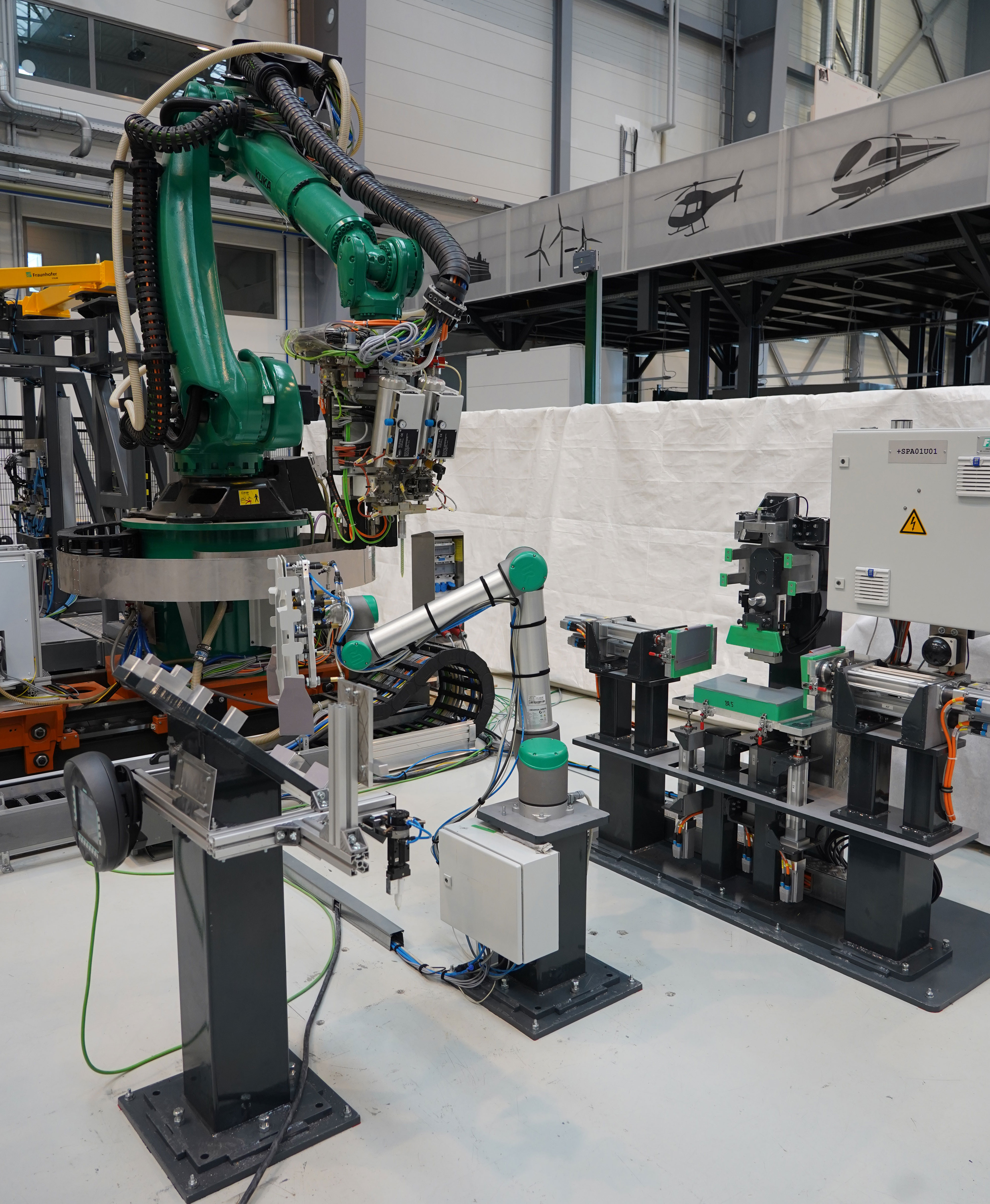 »FastFlexMont 2«-Anlage zur effizienten Montage von Großstrukturen im 1:1-Maßstab mittels Leichtbaurobotik am Fraunhofer IFAM in Stade.