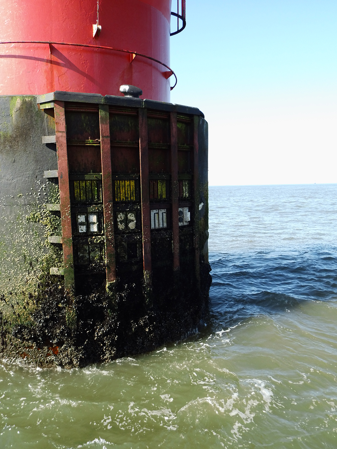 Test specimens in the coastal shipping region at the Alte Weser Lighthouse.