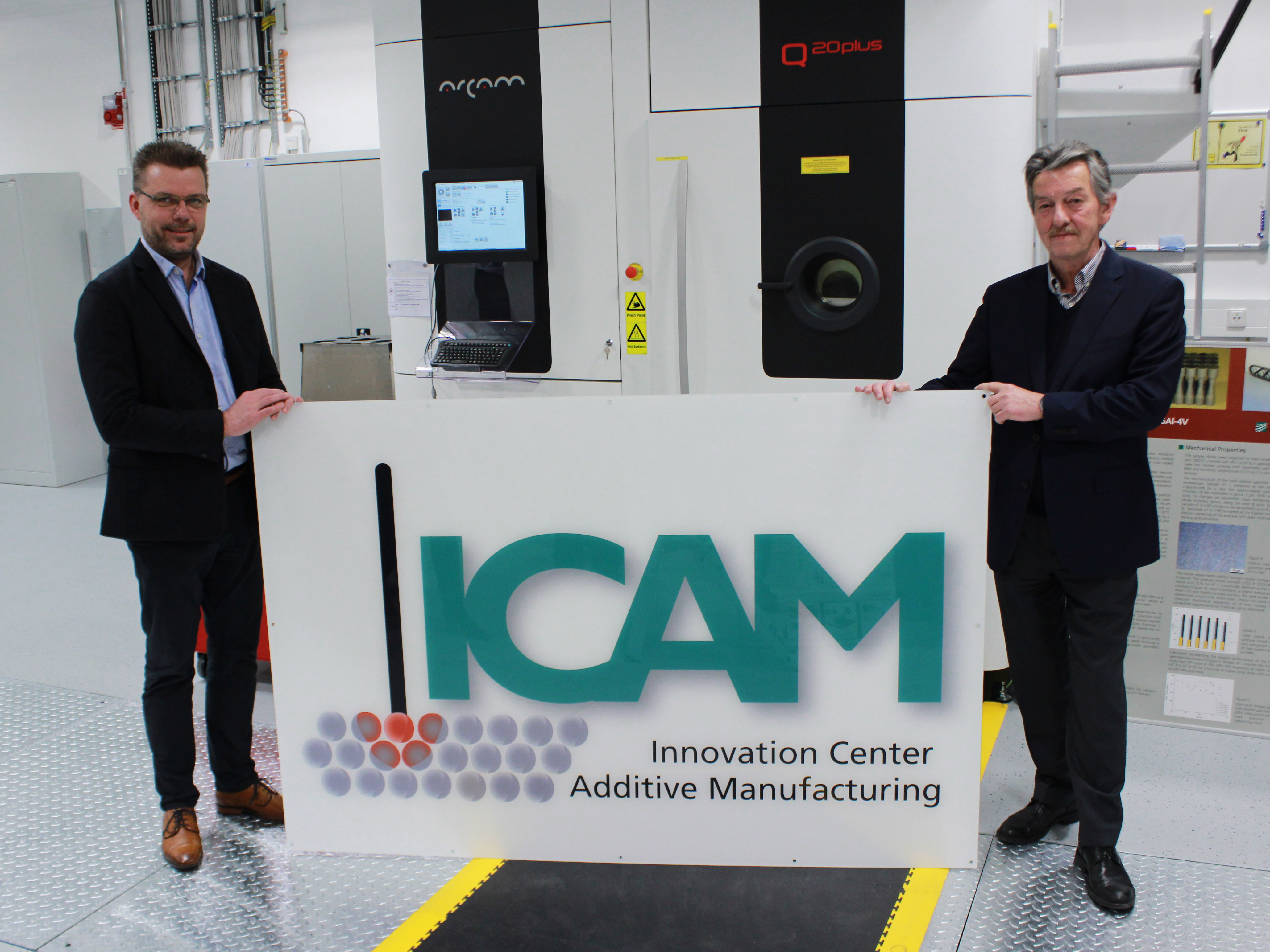 Dr. Thomas Weißgärber (left) and Prof. Dr. Bernd Kieback (right) at the inauguration of the Innovation Center Additive Manufacturing ICAM at Fraunhofer IFAM in Dresden