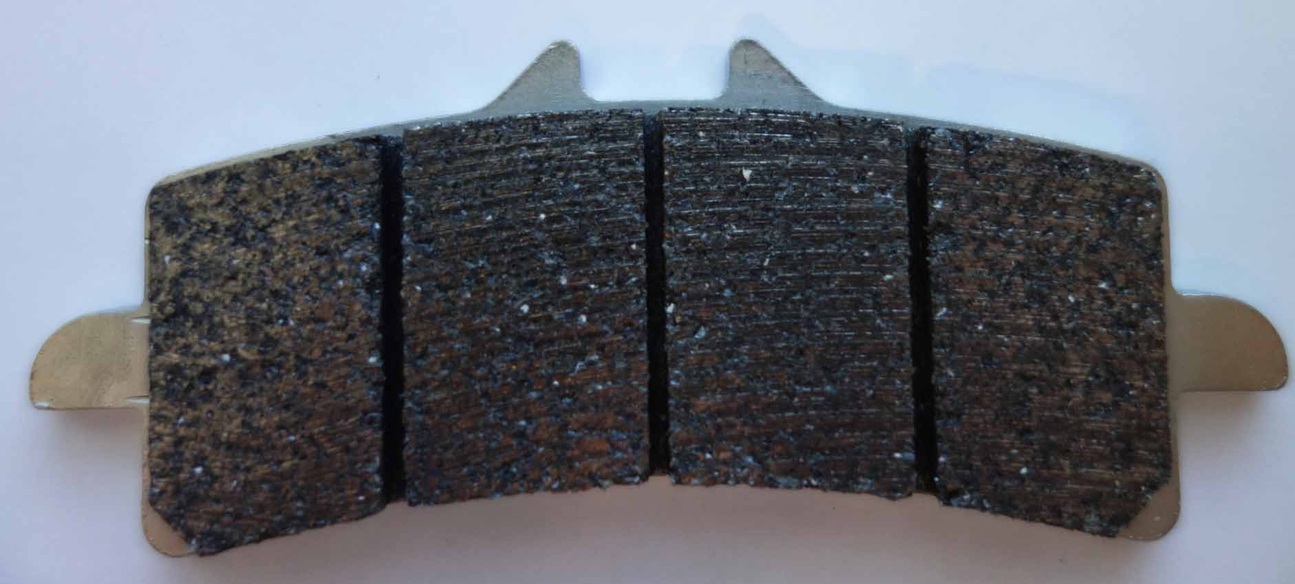 Metallic brake pad for motorcycles