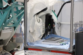 The successful high-precision machining of a steel part shows that the machining robot on the linear axis is able to close the gap between industrial robots and machine tools.