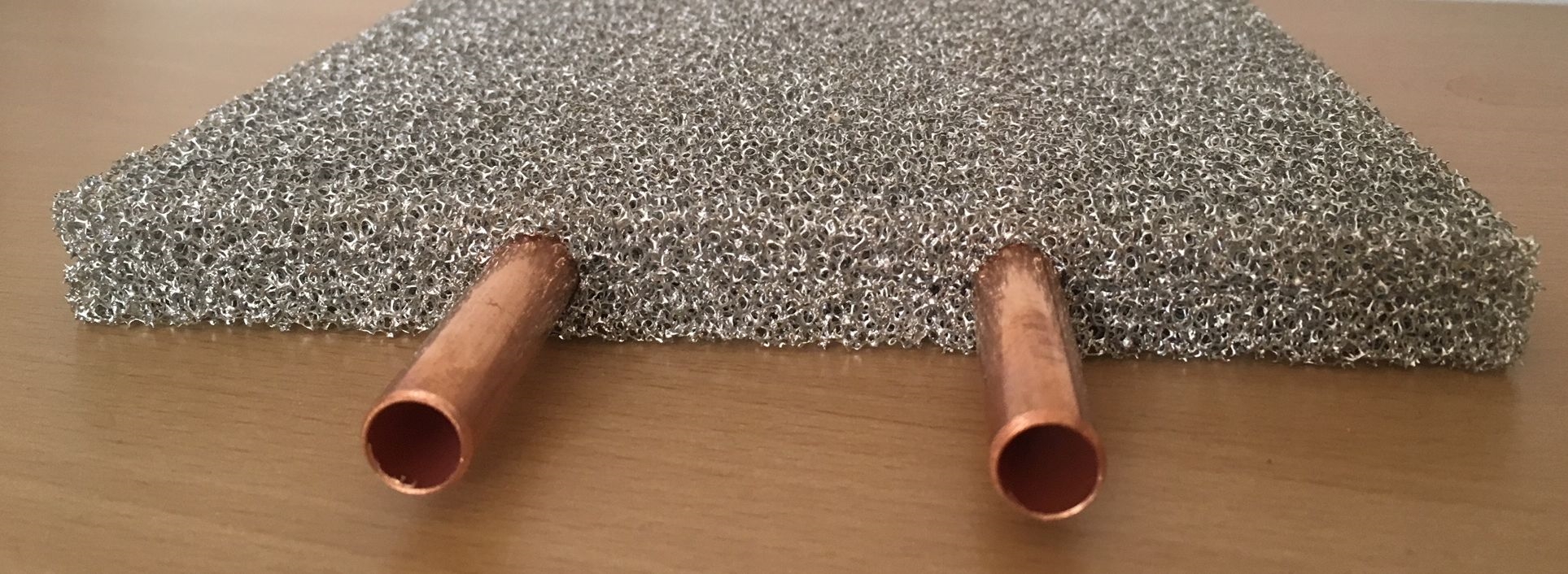 Cellular structure with integrated heat transfer tube as the basis for optimizing surface temperature distribution. Cellular structure with integrated heat transfer tube as the basis for optimizing surface temperature distribution.