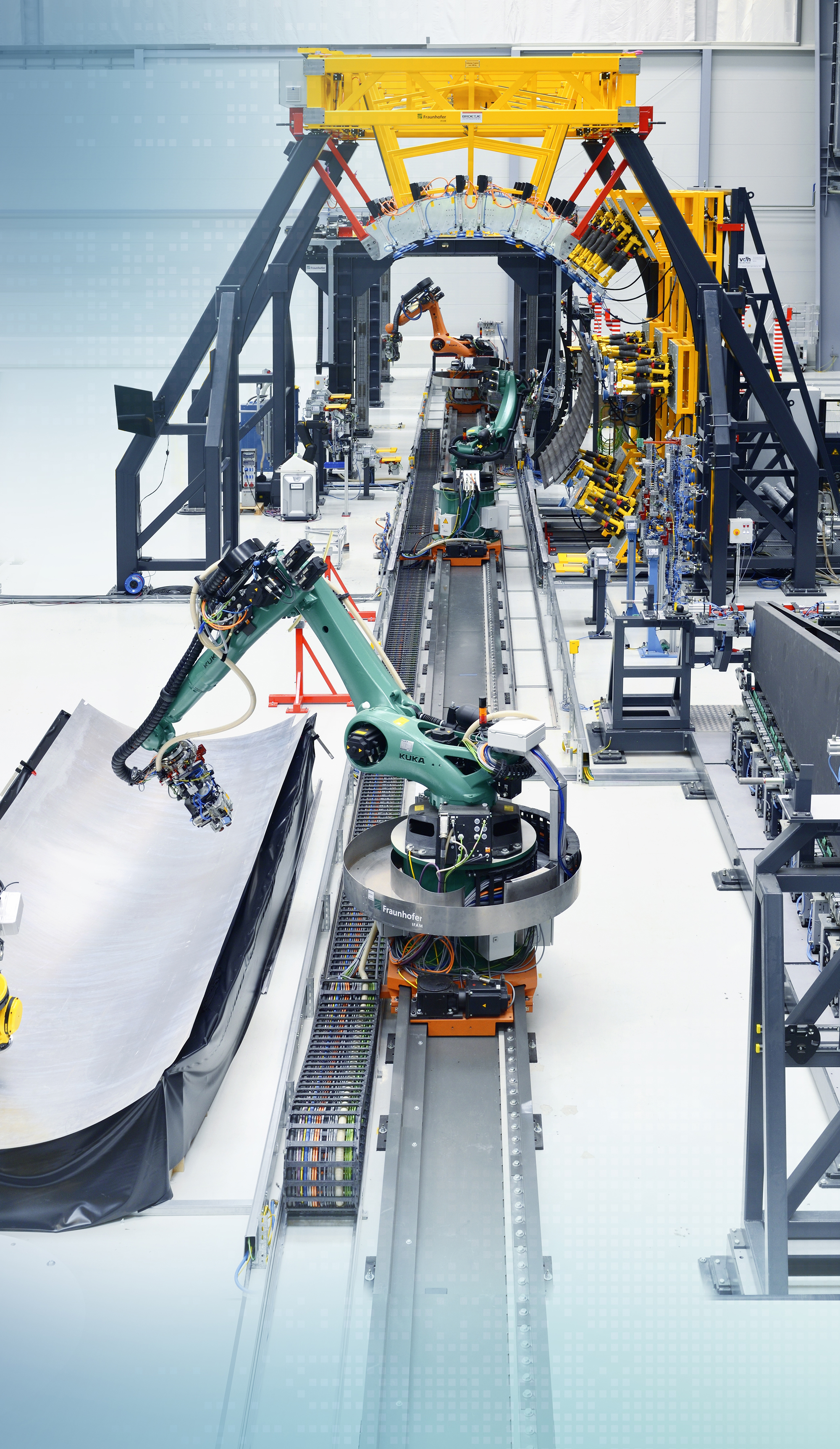 Large-scale structure assembly on a 1:1 scale in the 4500 m2 research hall with a height of 15 m at Fraunhofer IFAM in Stade, Germany.