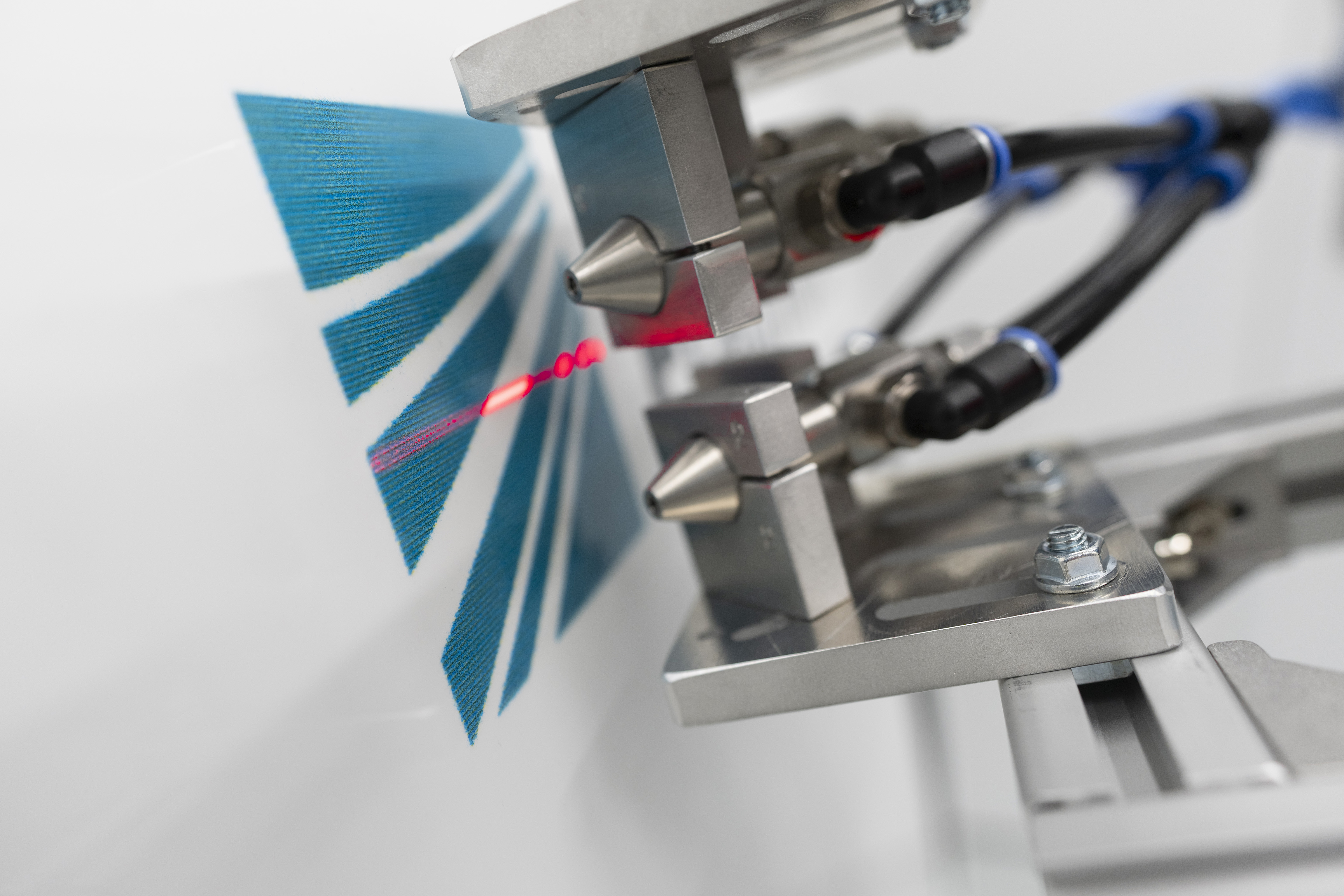 Laser paint stripping in combination with CO2 snow cleaning for selective decoating and cleaning of ablation products Laser paint stripping in combination with CO2 snow cleaning for selective decoating and cleaning of ablation products