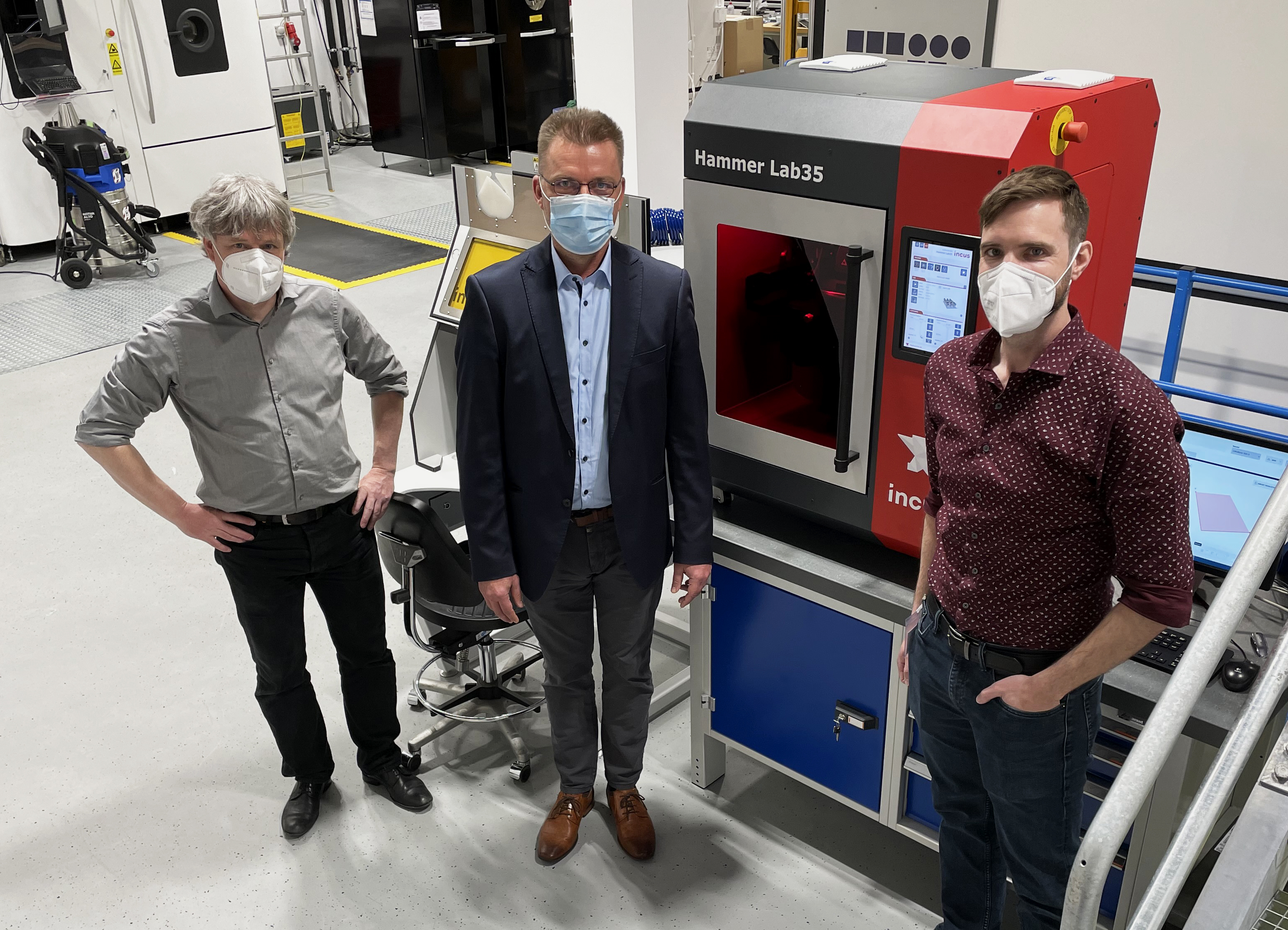 Dr. Thomas Studnitzky, group manager 3D Metal Printing, Dr. Thomas Weißgärber,  prov. director Fraunhofer IFAM Dresden, Dr. Gerald Mitteramskogler, CEO Incus GmbH, during the commissioning of the new LMM system at ICAM®.
