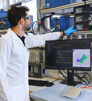 Lab setup for computer-assisted real-time measurement of impedance  in a lithium-ion battery cell  to analyze its state.
