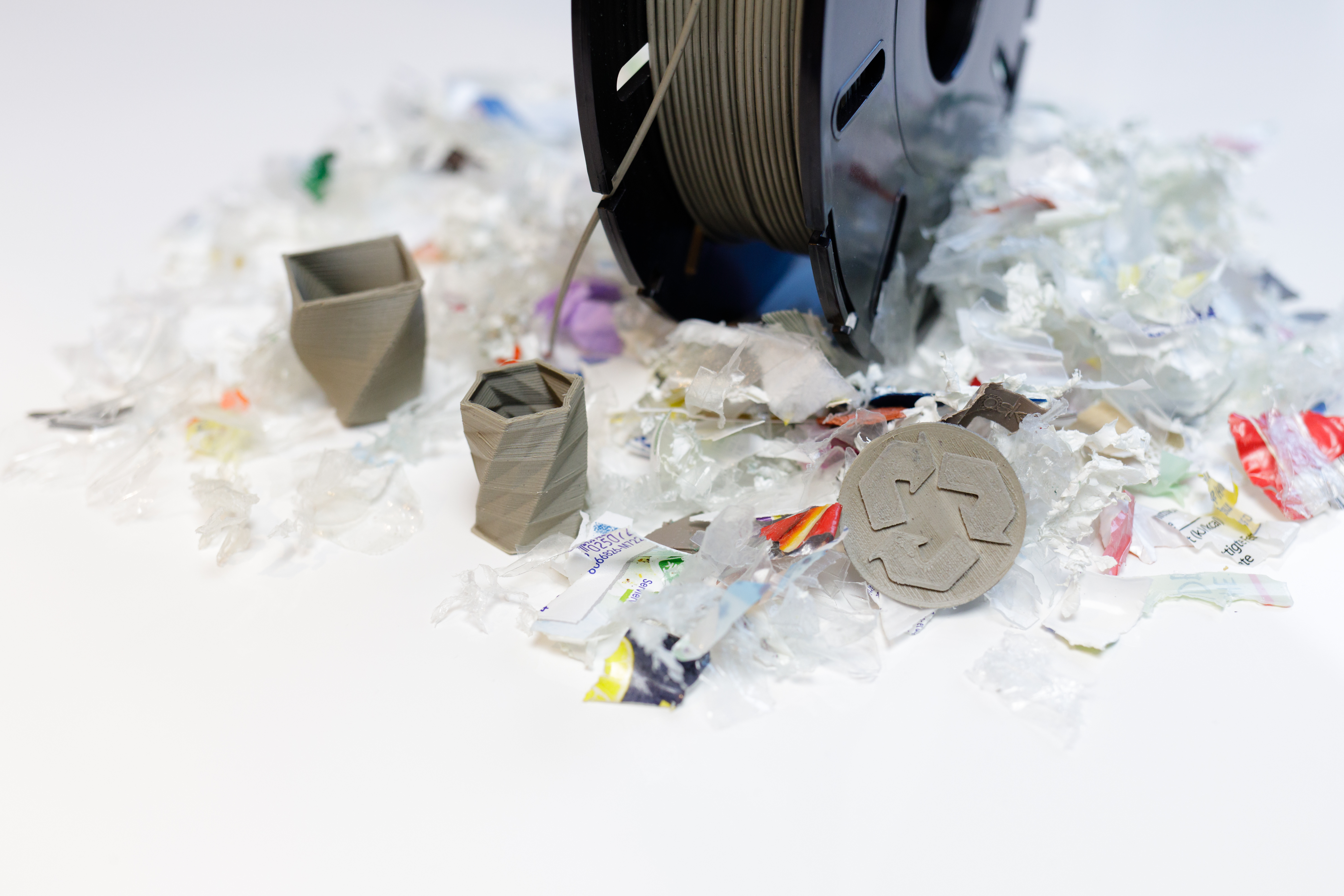 Post-consumer waste filaments 3D printing