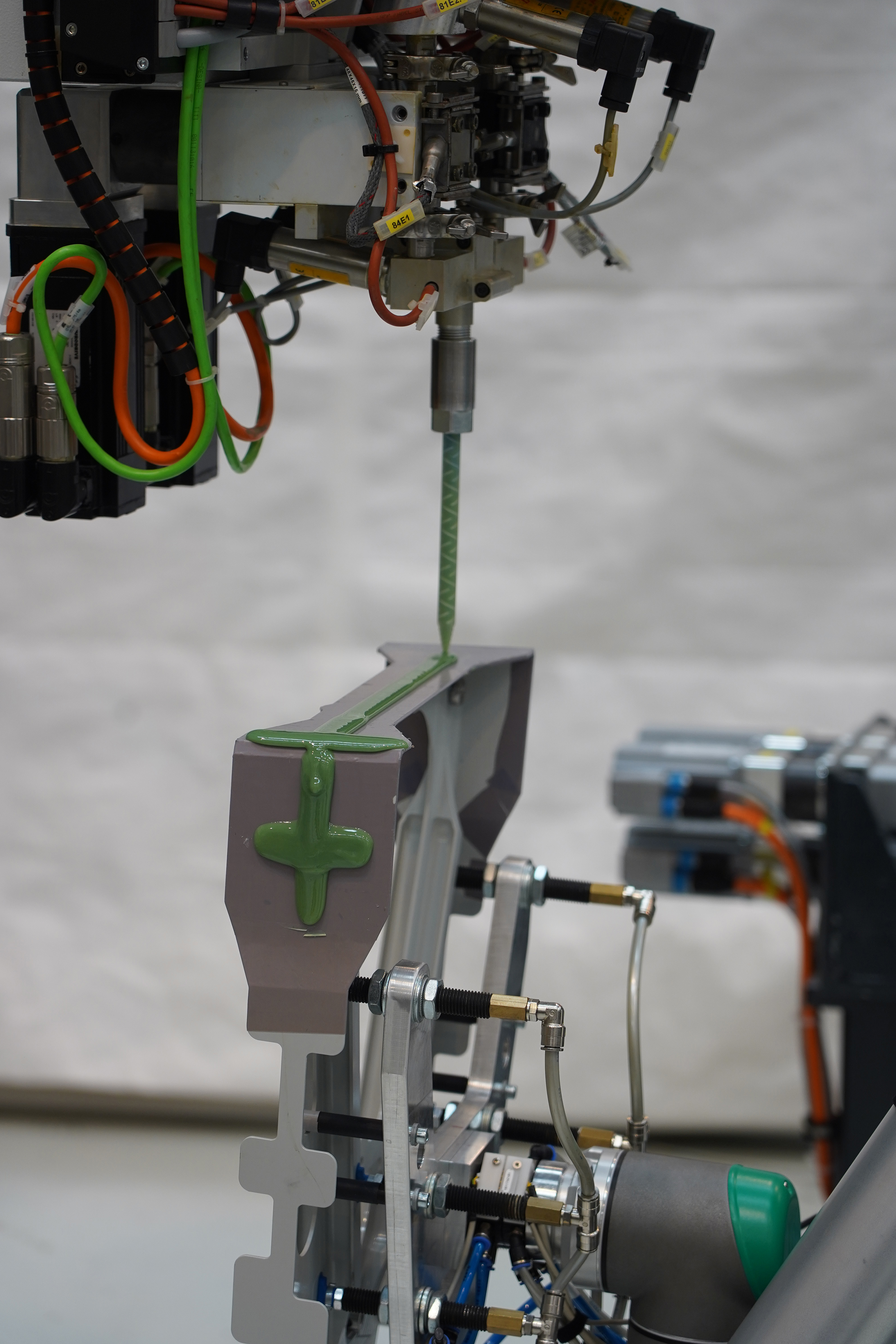 Automated rudder fork assembly in aircraft vertical stabilizers - Automated on-demand shim application to compensate for component tolerances