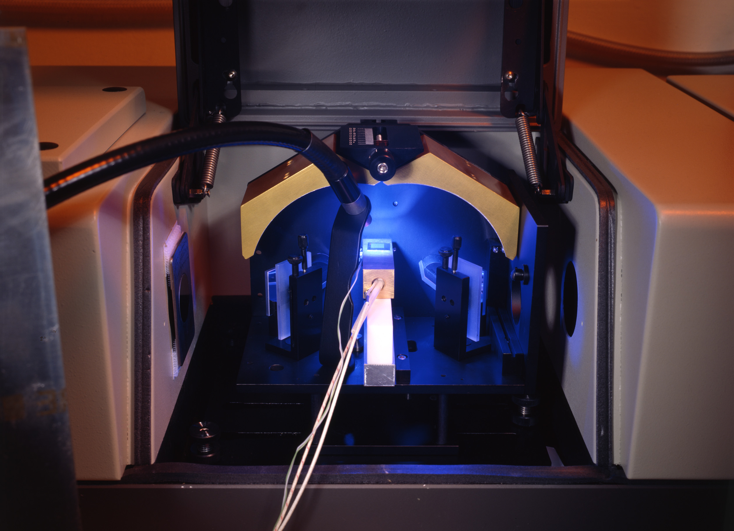 UV-curing using real-time IR spectroscopy  