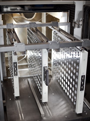 Movable cassette electrodes as coating-compatible fabric take-up with the possibility of fast fabric exchange